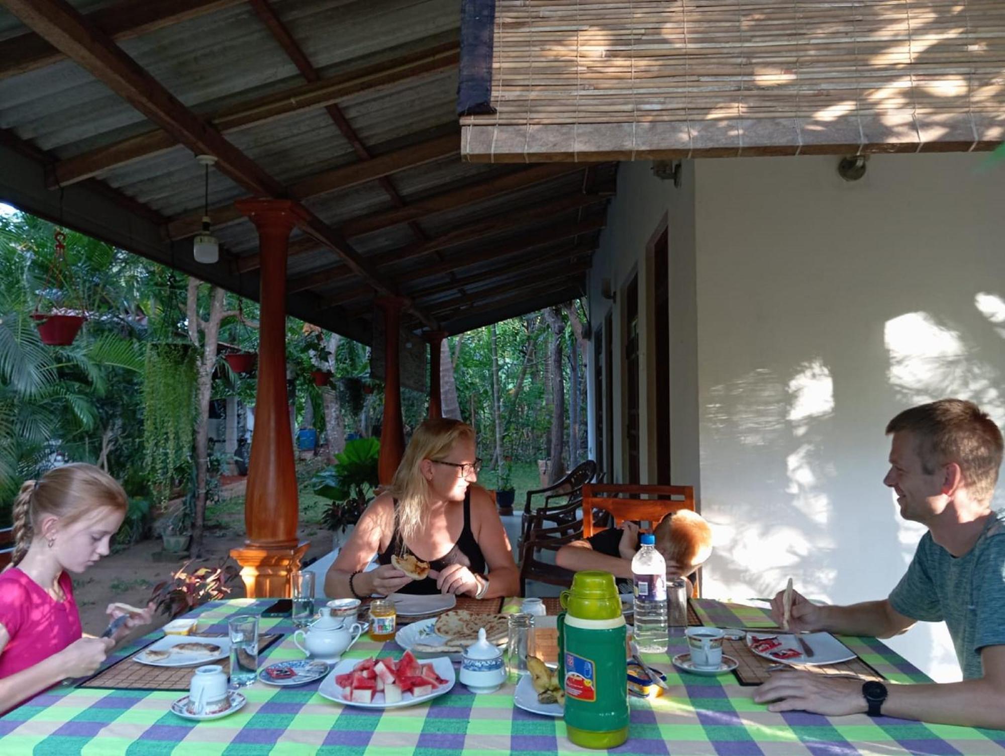 Keerthi Homestay シギリヤ エクステリア 写真